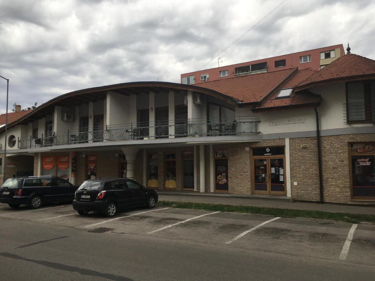Kondé Apartments B Dunajská Streda Exterior foto
